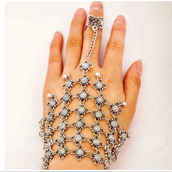 ✨✨New✨✨Multi - Layers Hand Bracelet ✨✨ - Picture 3 of 4